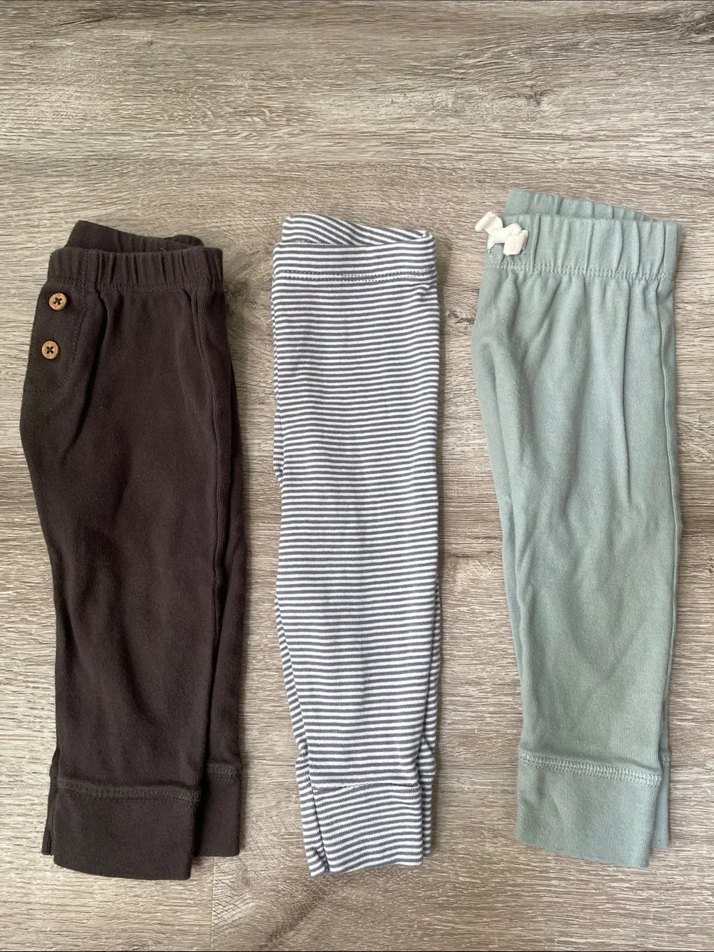 Carter’s 3 bottom bundle size 9 months